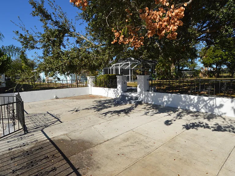3947 Venetian Way — Photo 32