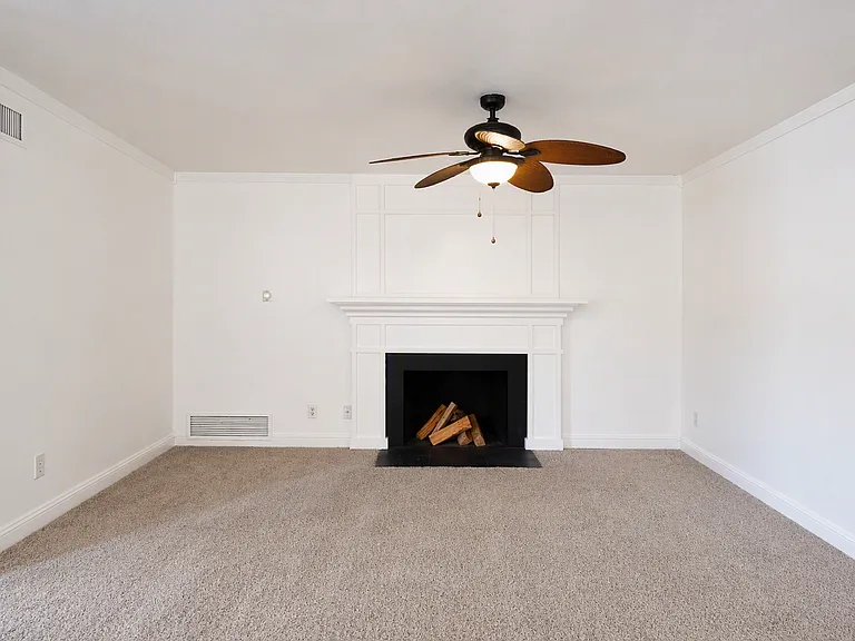 719 Esther Way — Photo 6