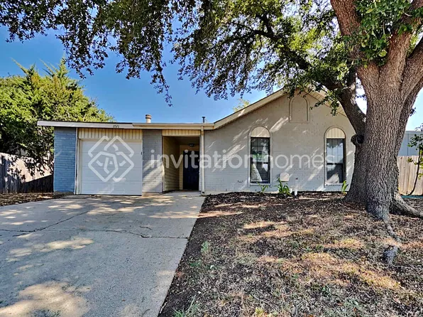 1721 Glenview Ln, Arlington, TX 76014