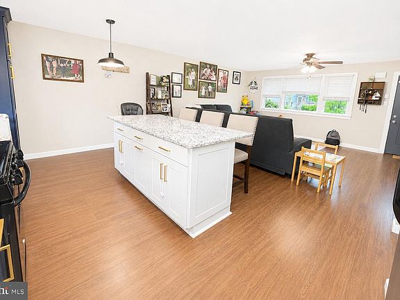 4th image of 523 Greenwood Ave