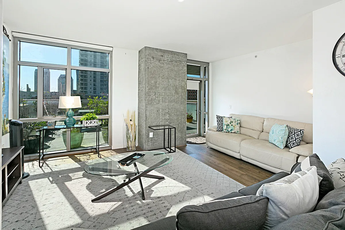 1 bed, 1002 sqft, $4,700 — Photo 2