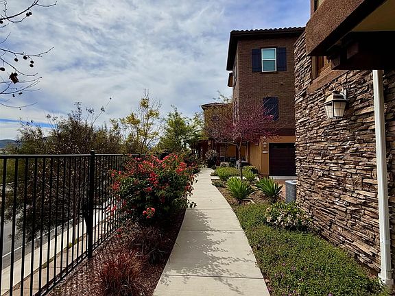 3rd image of 415 Mission Villas Rd