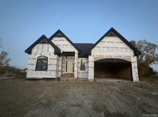 57118 Meadowridge Dr, Washington, MI 48094