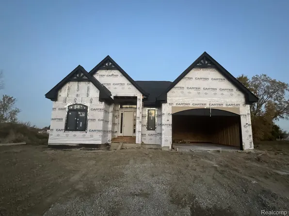 57118 Meadowridge Dr, Washington, MI 48094