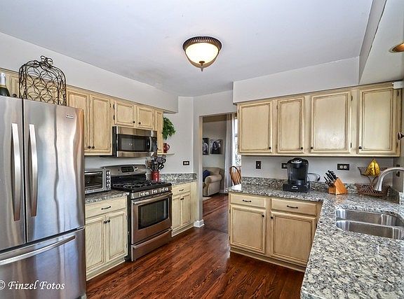 5th image of 865 Tallgrass Dr