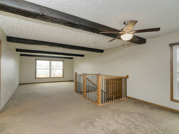 4th image of 1070 Center Dr