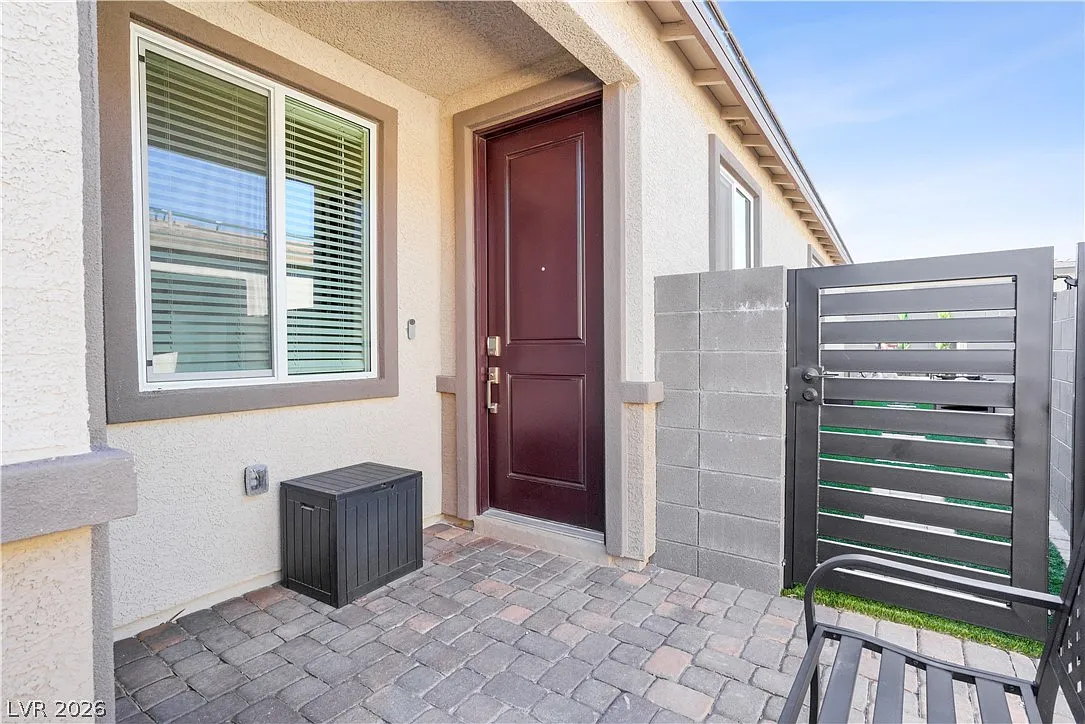 3 bed, 3.0 bath, 1764 sqft, $2,500 — Photo 2