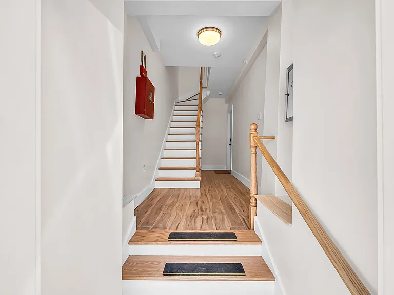 465 E 8th St #1 — Photo 6