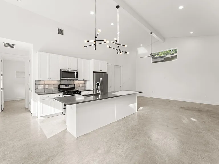 6201 Caddie St #2 — Photo 7