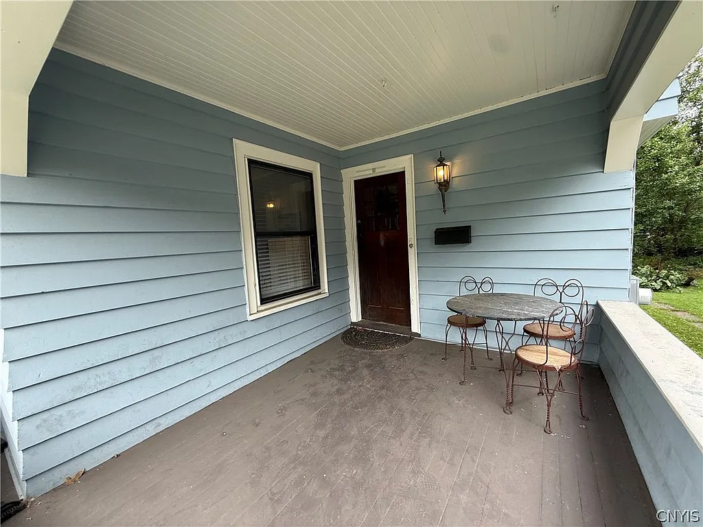 5 bed, 1.5 bath, 1609 sqft, $3,000 — Photo 3