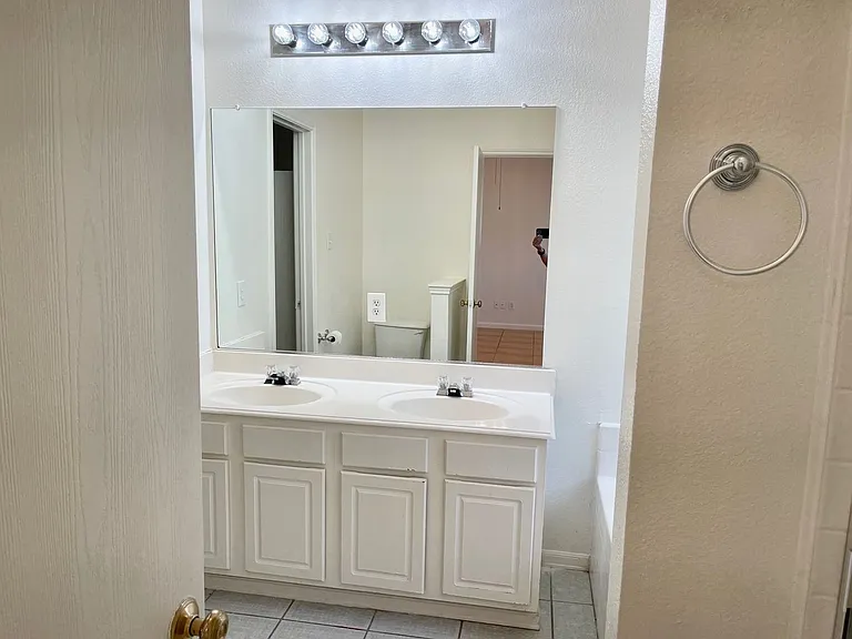 1008 Rock Springs Dr — Photo 32