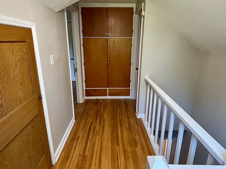 221 E Hughes St — Photo 16