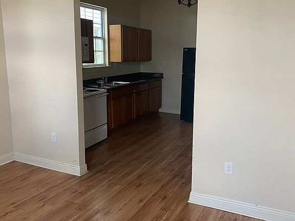 3rd image of 504 S Hennessey St #506