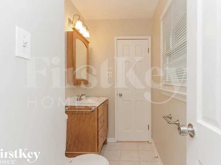 454 Springfield St — Photo 10