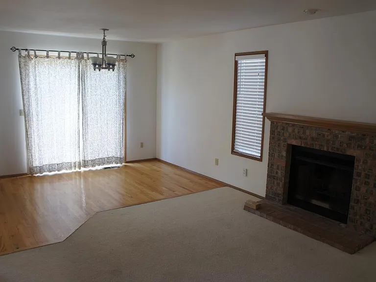 25221 SE 35th St — Photo 3