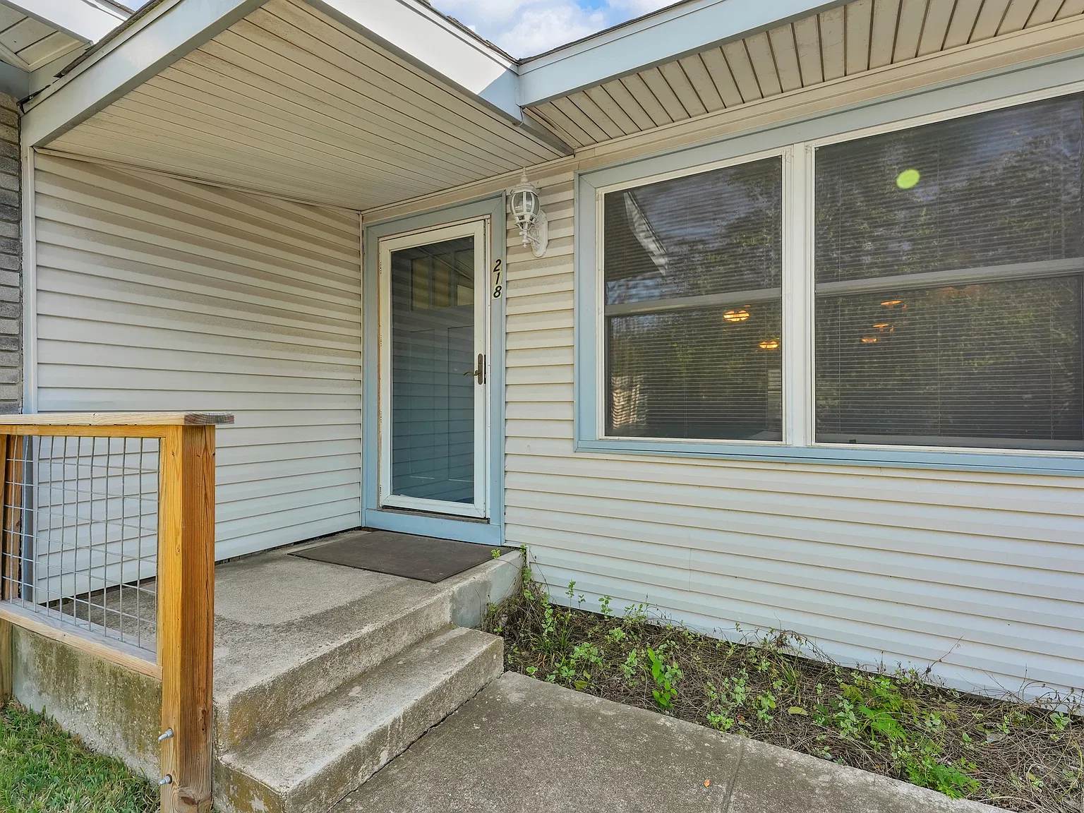 4 bed, 1408 sqft, $1,700 — Photo 2
