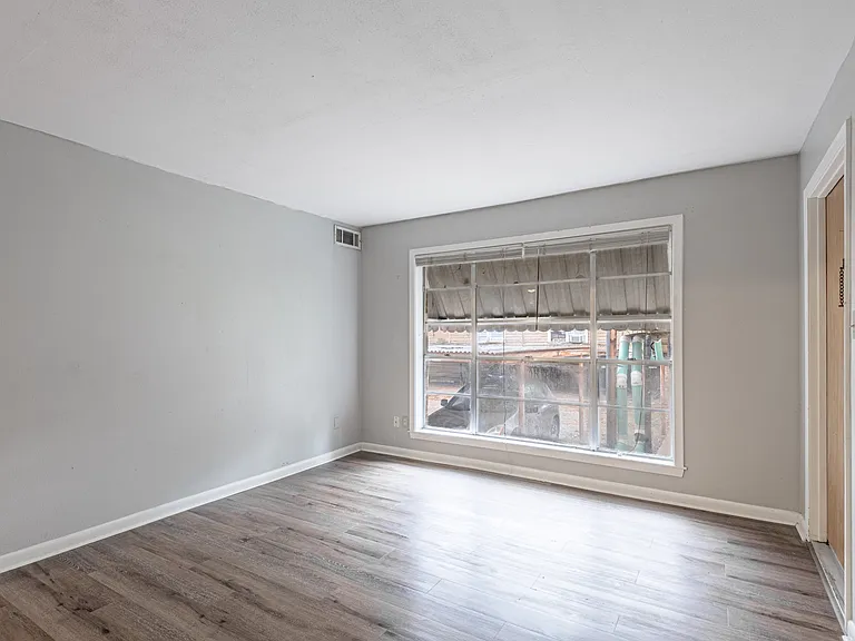 818 University Ave #3 — Photo 4