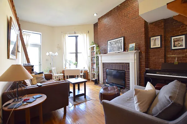 Rented by Street Realty Brokerage LLC | media 26