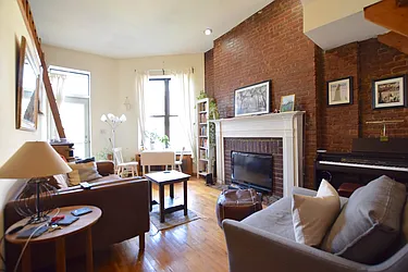 Rented by Street Realty Brokerage LLC