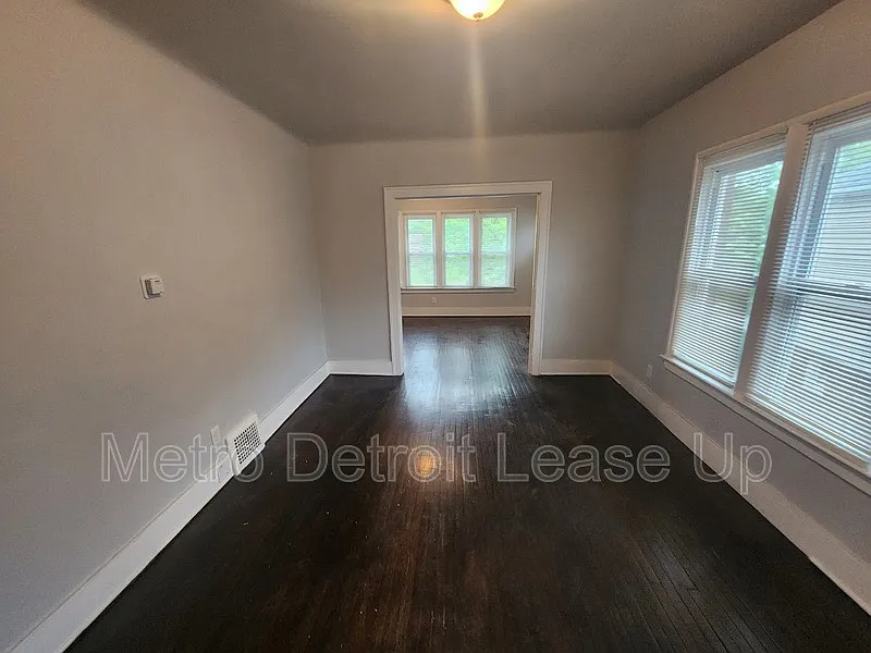 2 bed, 1.0 bath, $1,000 — Photo 3