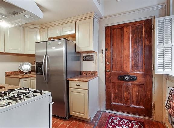 3rd image of 621 Saint Peter St APT 1