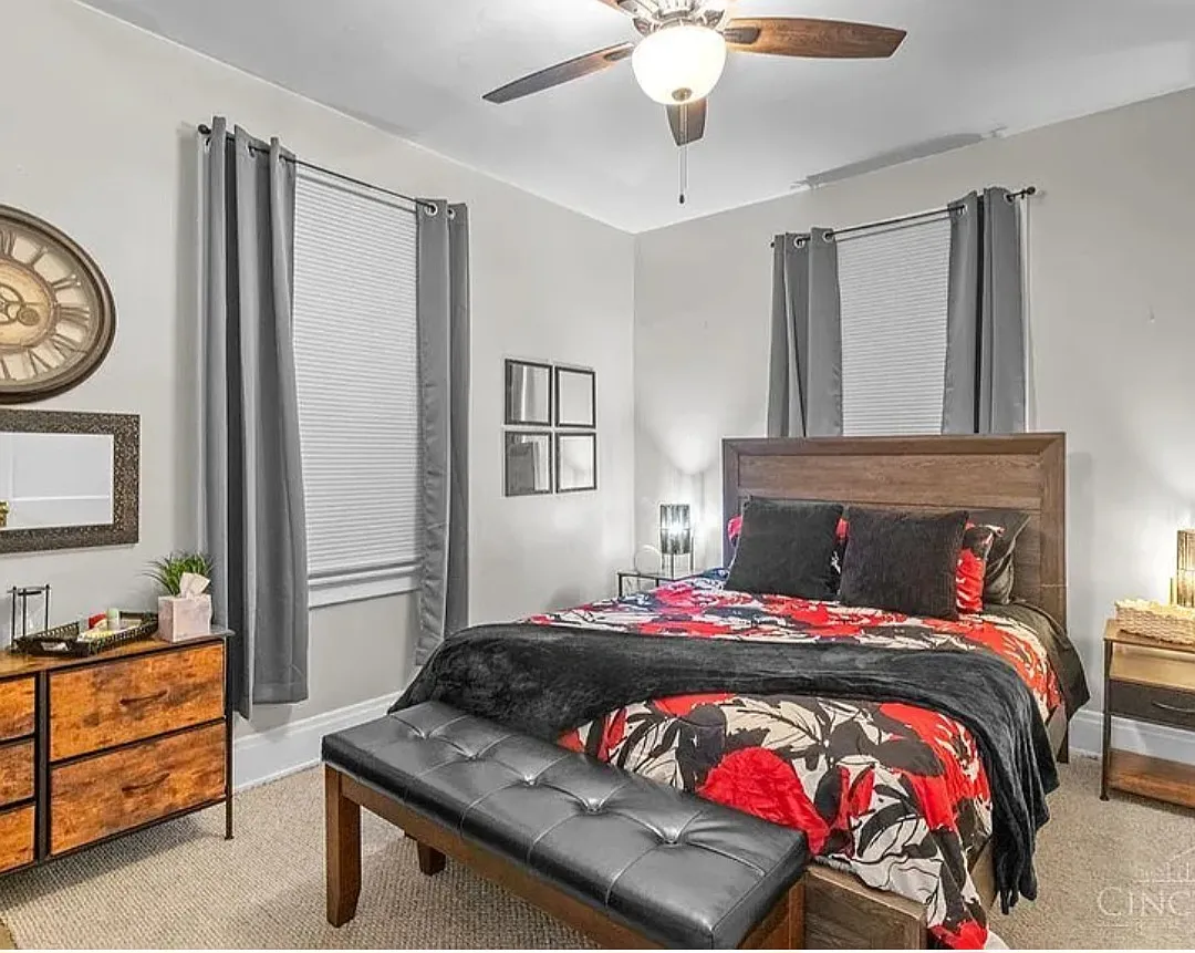 3 bed, 2300 sqft, $1,500 — Photo 3