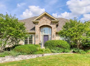 771 Fox Run Dr, Geneva, IL 60134