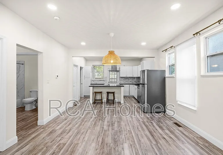 37 N Gray St — Photo 2