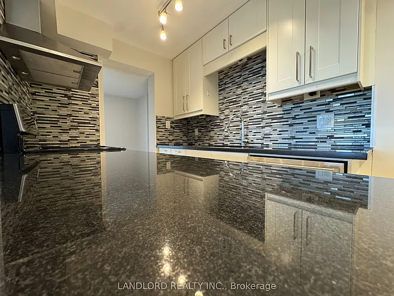 20 Speers Rd #1105 — Photo 4