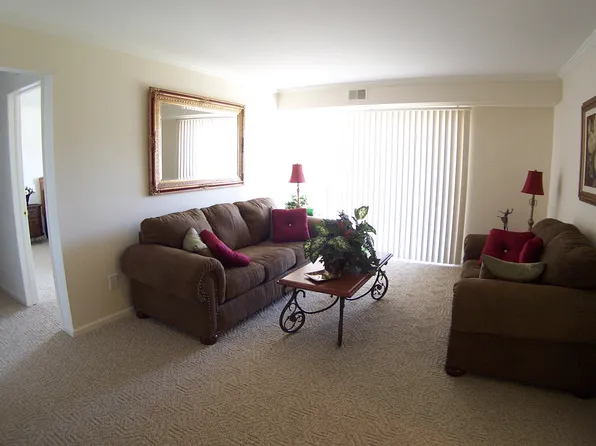 17124 Clinton River Rd APT 6B, Clinton Township, MI 48038