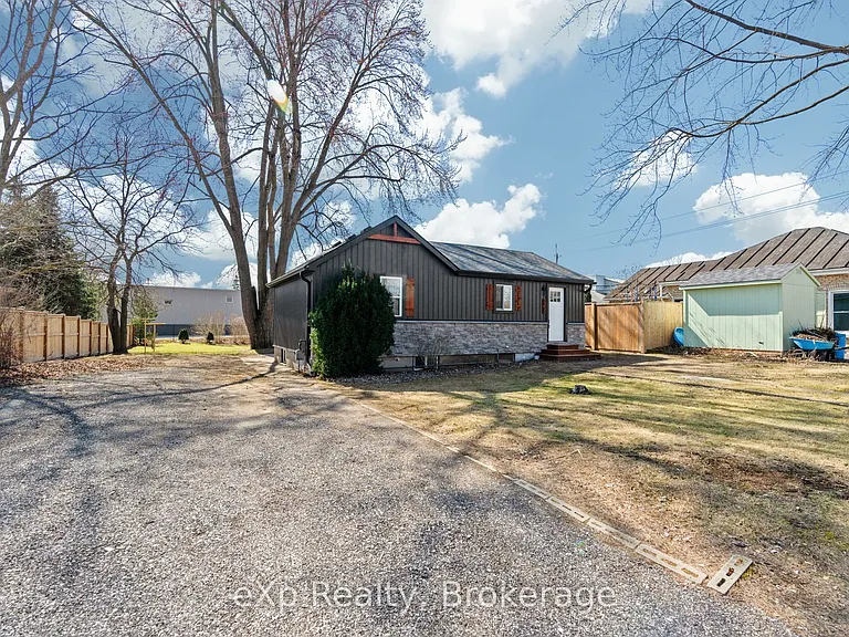 236 Sydenham St — Photo 42
