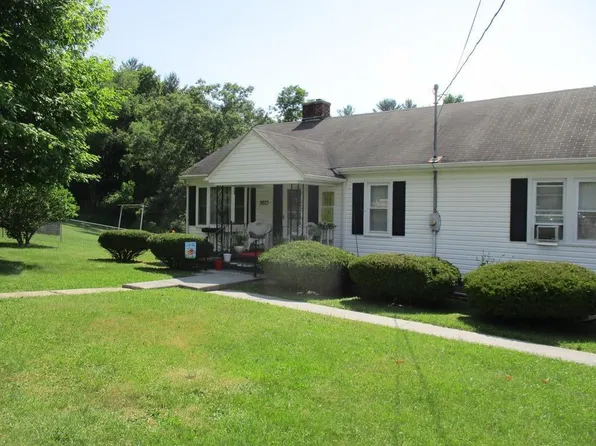 2623 Eads Mill Rd, Princeton, WV 24739