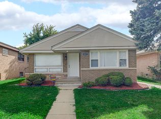 9207 S Paxton Ave, Chicago, IL 60617