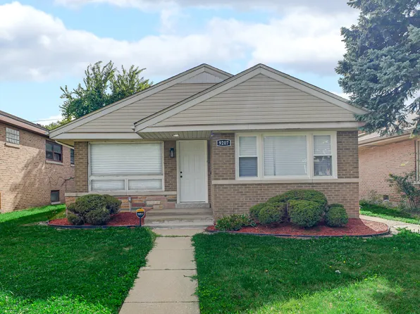 9207 S Paxton Ave, Chicago, IL 60617