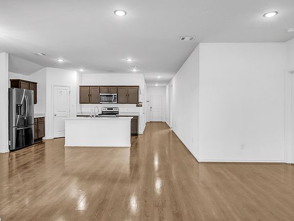 3rd image of 736 Glover Dr