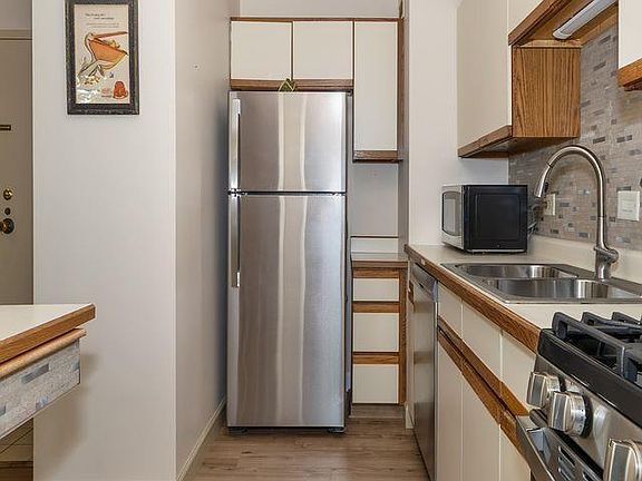 5th image of 1800 7th St Unit 3C