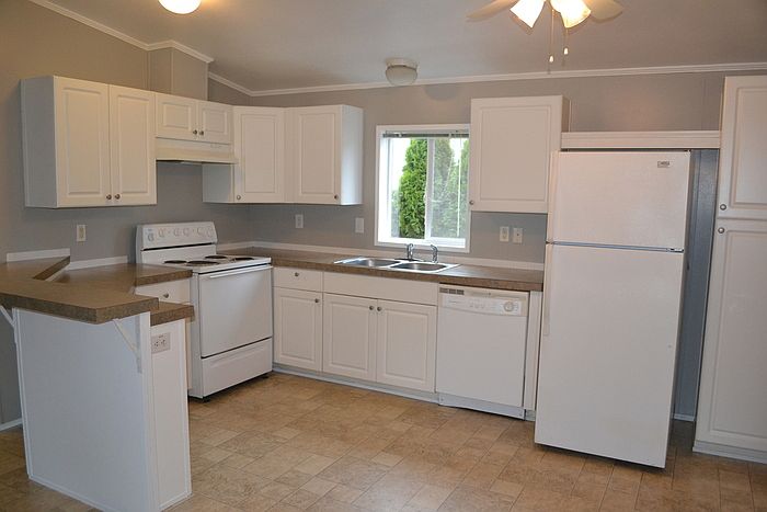 1st image of 456 SE 11th Ave