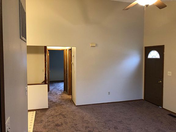 3rd image of 36 Fox Meadow Ln APT B