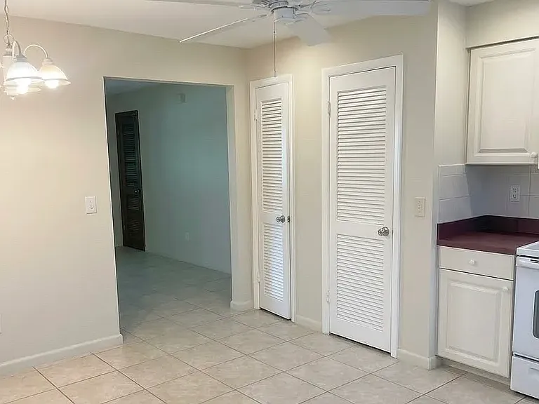 541 SW 34th Ter #537 — Photo 5