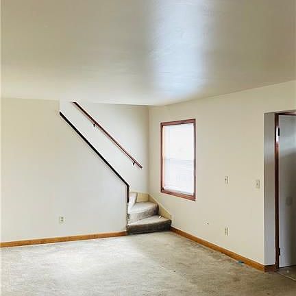 5th image of 166 Hillcrest Dr