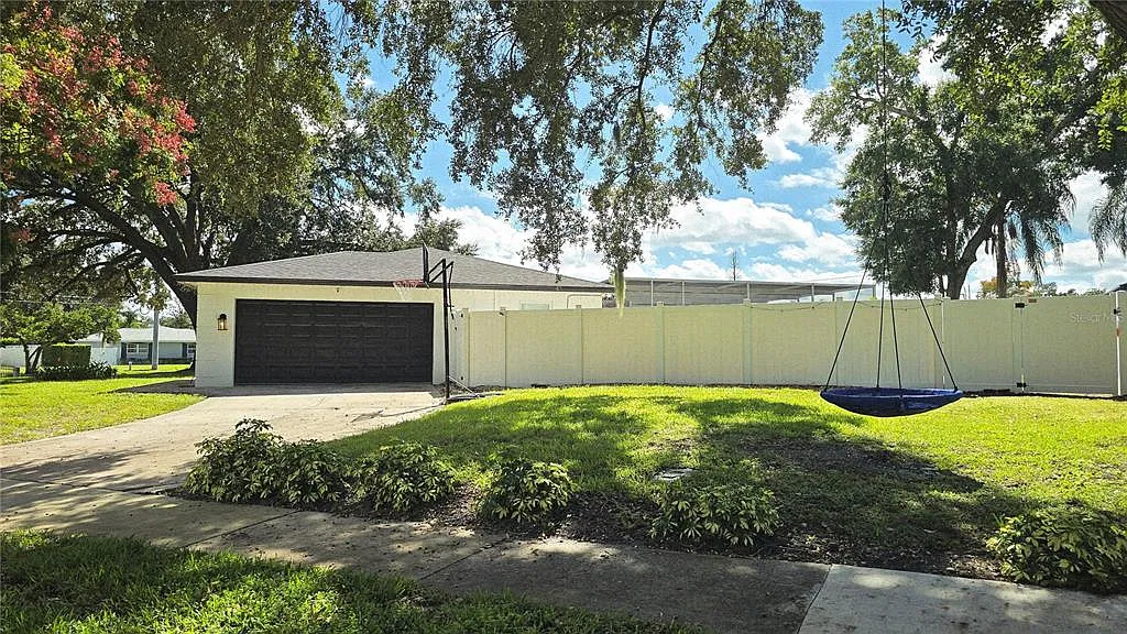 4 bed, 3.0 bath, 2135 sqft, $3,850 — Photo 2