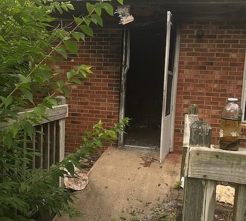 5th image of 212 E Brown St