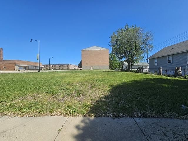 2nd image of 2134 Kishwaukee St