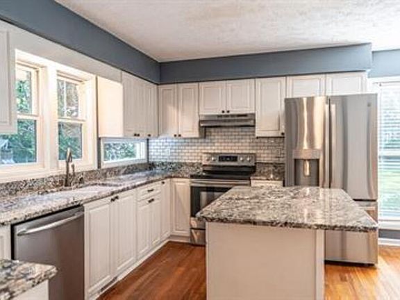 5th image of 145 Sandhurst Pl