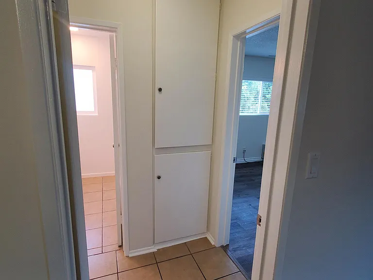 5760 Whitsett Ave #J — Photo 8