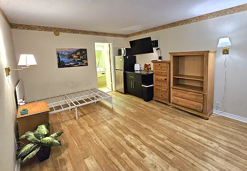 7150 N Tamiami Trl Photo 1