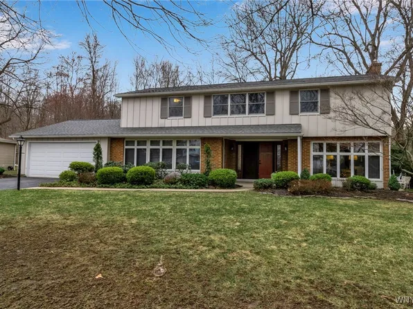 9005 Cliffside Dr, Clarence, NY 14031