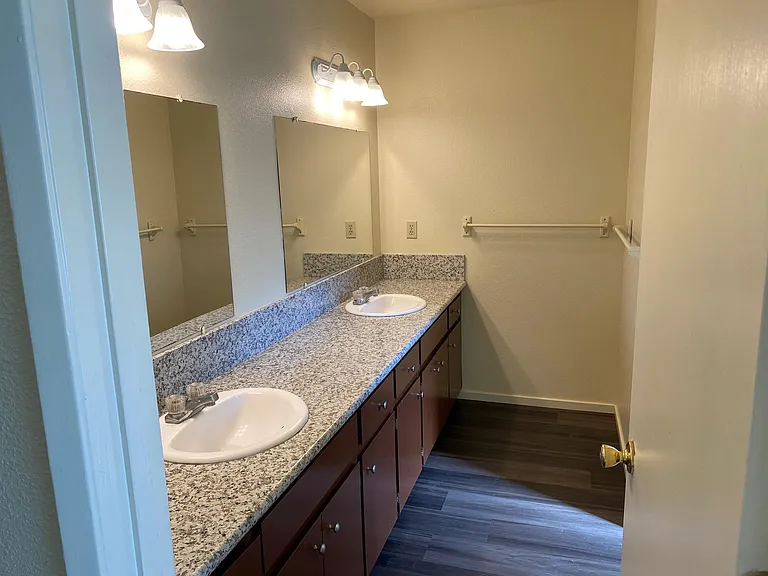 726 W 2nd Ave #C — Photo 2