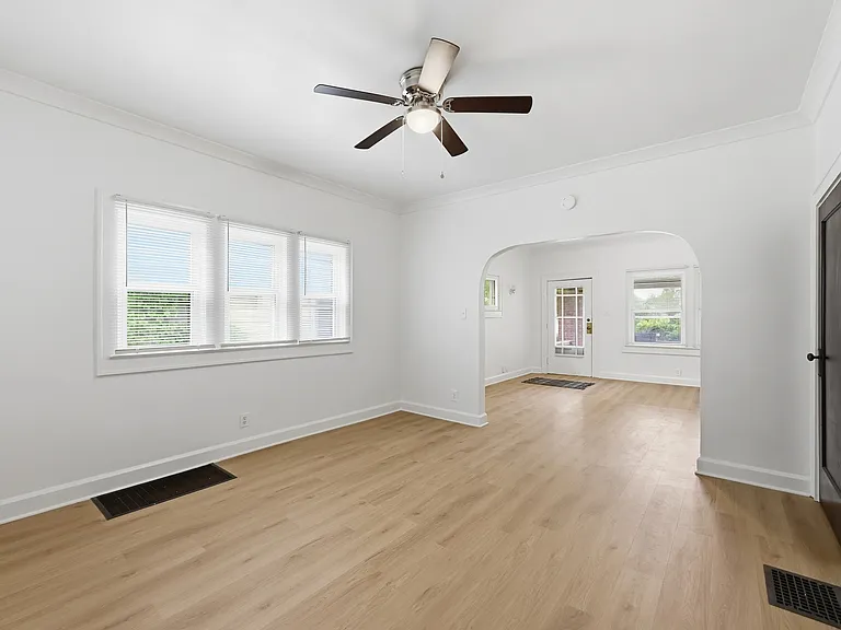 833 N Riley Ave — Photo 6