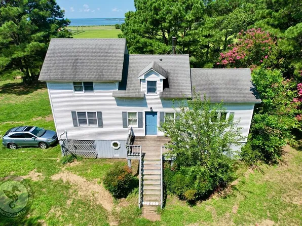 35684 Occohannock Dr, Belle Haven, VA 23306